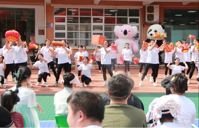 学院成功举办"多元文化节"亲子活动...